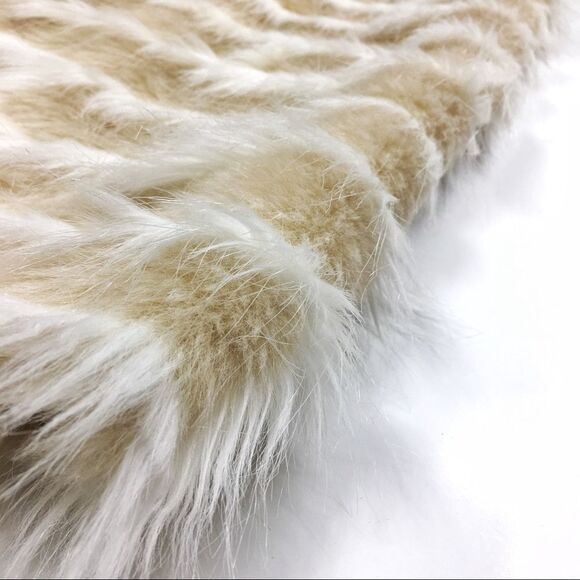 Forever 21 Ivory Long Faux Fur Vest - Picture 2 of 5